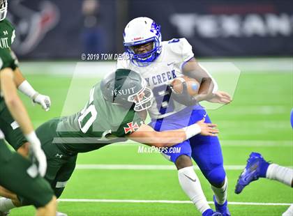 Thumbnail 2 in Strake Jesuit vs Cypress Creek (UIL 6A Regional Playoff) photogallery.