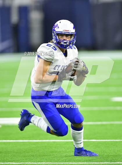 Thumbnail 2 in Strake Jesuit vs Cypress Creek (UIL 6A Regional Playoff) photogallery.