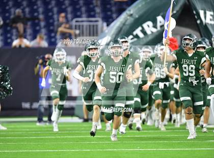 Thumbnail 1 in Strake Jesuit vs Cypress Creek (UIL 6A Regional Playoff) photogallery.