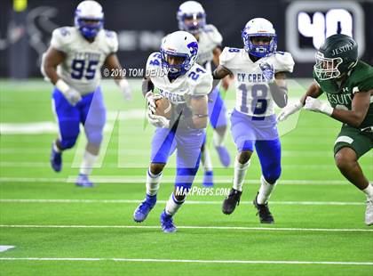 Thumbnail 2 in Strake Jesuit vs Cypress Creek (UIL 6A Regional Playoff) photogallery.