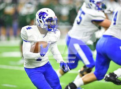 Thumbnail 3 in Strake Jesuit vs Cypress Creek (UIL 6A Regional Playoff) photogallery.