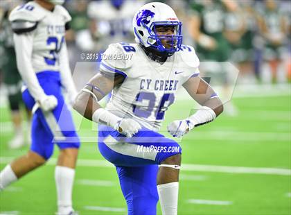 Thumbnail 3 in Strake Jesuit vs Cypress Creek (UIL 6A Regional Playoff) photogallery.
