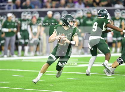 Thumbnail 2 in Strake Jesuit vs Cypress Creek (UIL 6A Regional Playoff) photogallery.