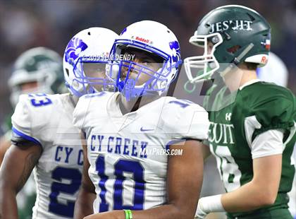 Thumbnail 3 in Strake Jesuit vs Cypress Creek (UIL 6A Regional Playoff) photogallery.
