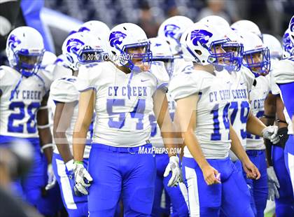Thumbnail 2 in Strake Jesuit vs Cypress Creek (UIL 6A Regional Playoff) photogallery.