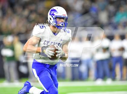 Thumbnail 2 in Strake Jesuit vs Cypress Creek (UIL 6A Regional Playoff) photogallery.