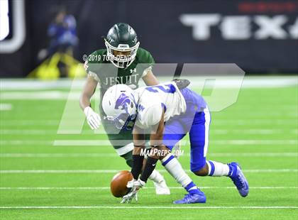 Thumbnail 2 in Strake Jesuit vs Cypress Creek (UIL 6A Regional Playoff) photogallery.