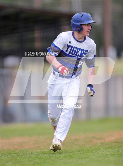 Thumbnail 3 in Linden-Kildare vs Rayville photogallery.