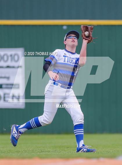 Thumbnail 1 in Linden-Kildare vs Rayville photogallery.
