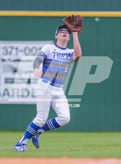 Thumbnail 2 in Linden-Kildare vs Rayville photogallery.
