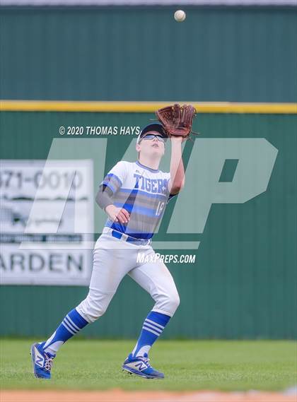 Thumbnail 3 in Linden-Kildare vs Rayville photogallery.