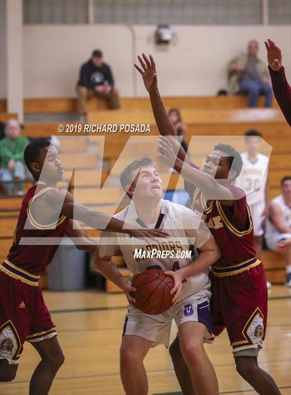 Thumbnail 3 in Righetti vs. Tulare Union (Andrew Bedoya Holiday Classic) photogallery.