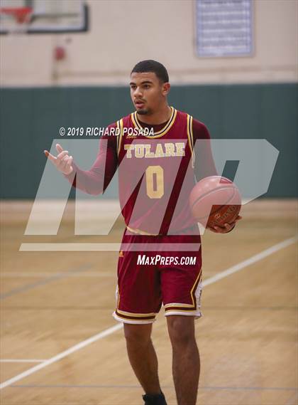 Thumbnail 3 in Righetti vs. Tulare Union (Andrew Bedoya Holiday Classic) photogallery.