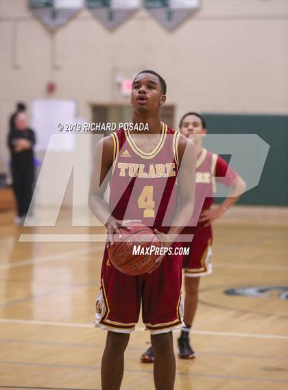 Thumbnail 3 in Righetti vs. Tulare Union (Andrew Bedoya Holiday Classic) photogallery.