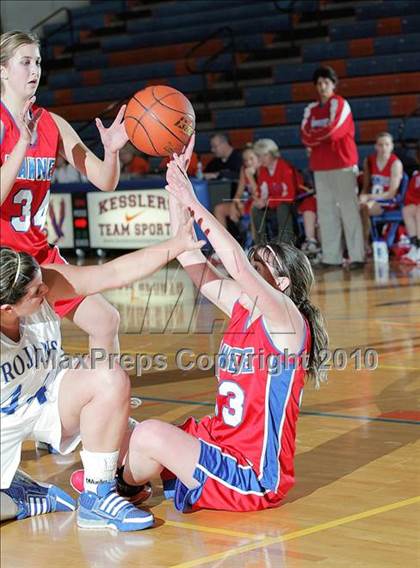 Thumbnail 3 in Auburn vs Pawnee (Sangamon County Classic) photogallery.