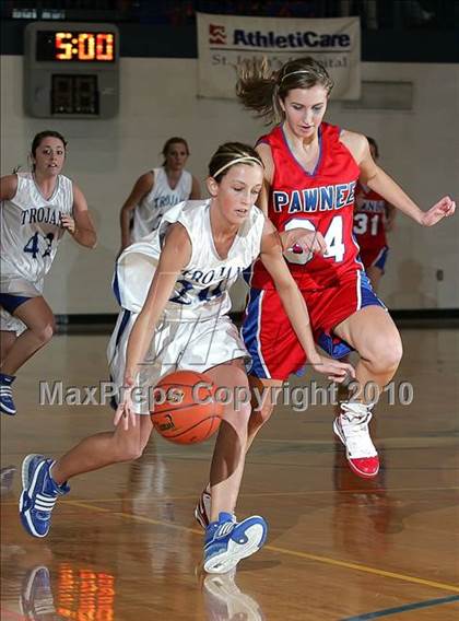 Thumbnail 2 in Auburn vs Pawnee (Sangamon County Classic) photogallery.