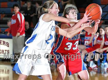 Thumbnail 1 in Auburn vs Pawnee (Sangamon County Classic) photogallery.