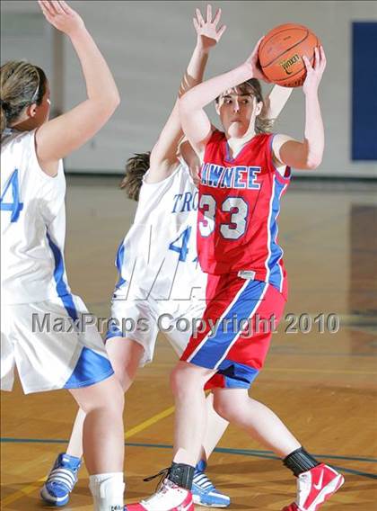 Thumbnail 3 in Auburn vs Pawnee (Sangamon County Classic) photogallery.