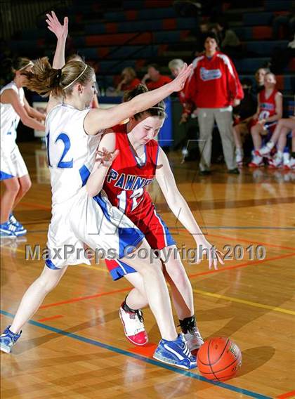 Thumbnail 2 in Auburn vs Pawnee (Sangamon County Classic) photogallery.