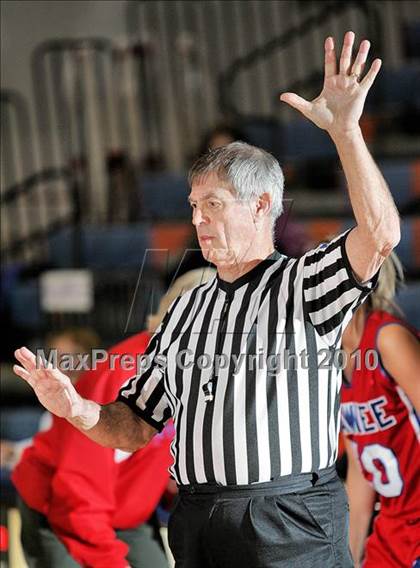 Thumbnail 1 in Auburn vs Pawnee (Sangamon County Classic) photogallery.