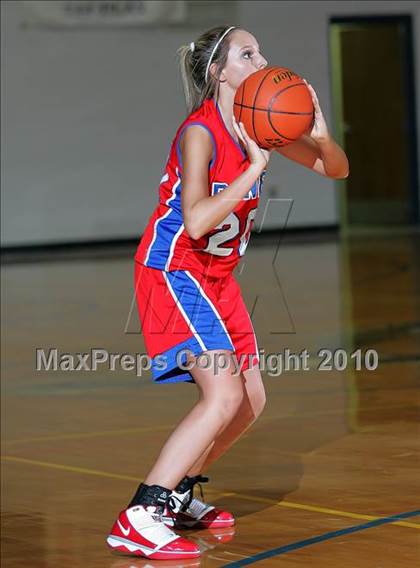Thumbnail 2 in Auburn vs Pawnee (Sangamon County Classic) photogallery.