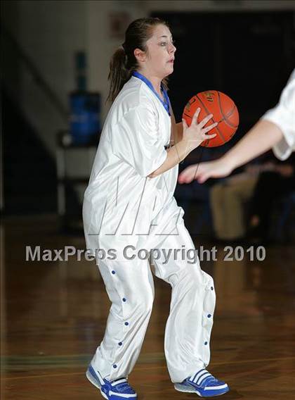 Thumbnail 2 in Auburn vs Pawnee (Sangamon County Classic) photogallery.
