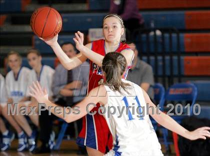 Thumbnail 3 in Auburn vs Pawnee (Sangamon County Classic) photogallery.