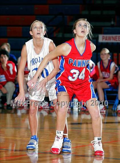 Thumbnail 2 in Auburn vs Pawnee (Sangamon County Classic) photogallery.