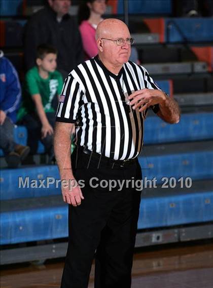 Thumbnail 3 in Auburn vs Pawnee (Sangamon County Classic) photogallery.