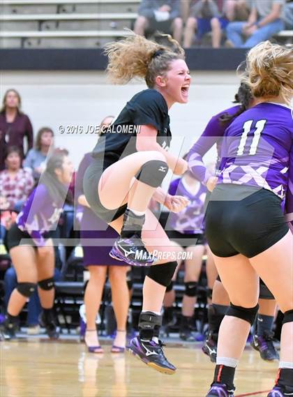 Thumbnail 1 in Johnson City vs Stockdale (Class 3A Second Round) photogallery.