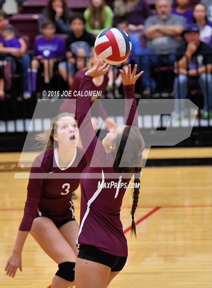 Thumbnail 1 in Johnson City vs Stockdale (Class 3A Second Round) photogallery.