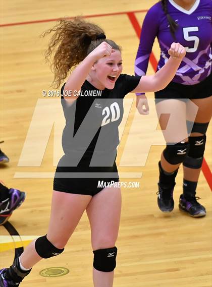Thumbnail 1 in Johnson City vs Stockdale (Class 3A Second Round) photogallery.