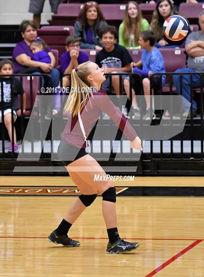 Thumbnail 1 in Johnson City vs Stockdale (Class 3A Second Round) photogallery.
