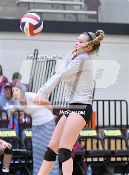 Thumbnail 2 in Johnson City vs Stockdale (Class 3A Second Round) photogallery.
