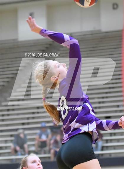 Thumbnail 3 in Johnson City vs Stockdale (Class 3A Second Round) photogallery.