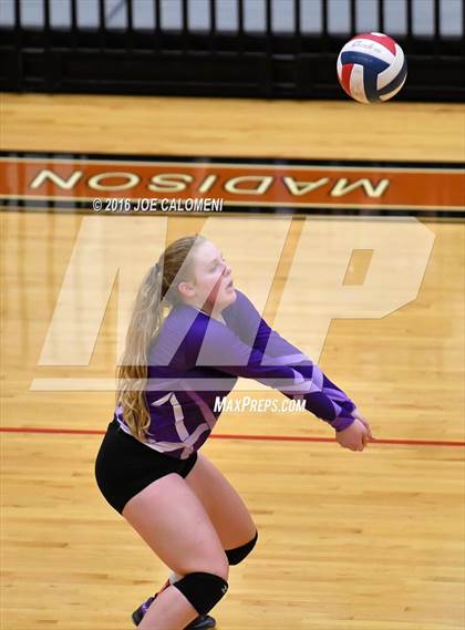 Thumbnail 3 in Johnson City vs Stockdale (Class 3A Second Round) photogallery.