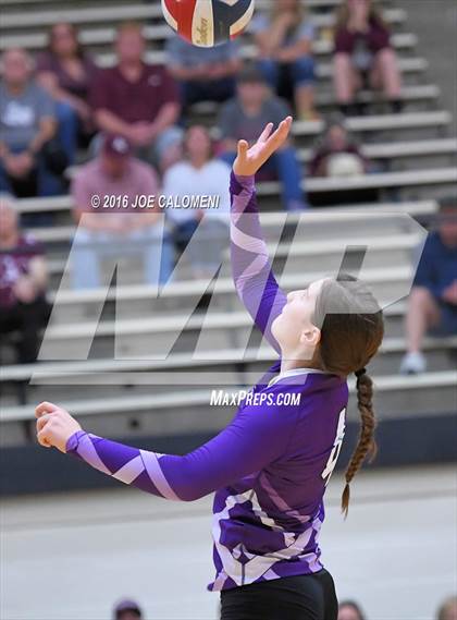 Thumbnail 1 in Johnson City vs Stockdale (Class 3A Second Round) photogallery.