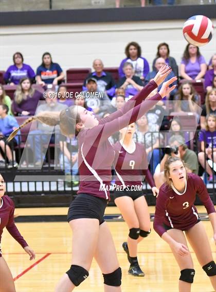 Thumbnail 1 in Johnson City vs Stockdale (Class 3A Second Round) photogallery.