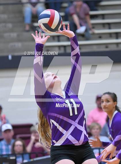 Thumbnail 1 in Johnson City vs Stockdale (Class 3A Second Round) photogallery.