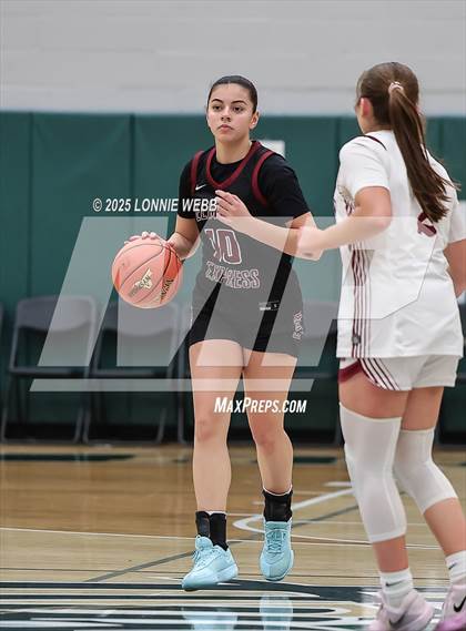 Thumbnail 3 in Elmira vs. Albertus Magnus (NYSPHSAA Class AAA Regional Semifinal) photogallery.