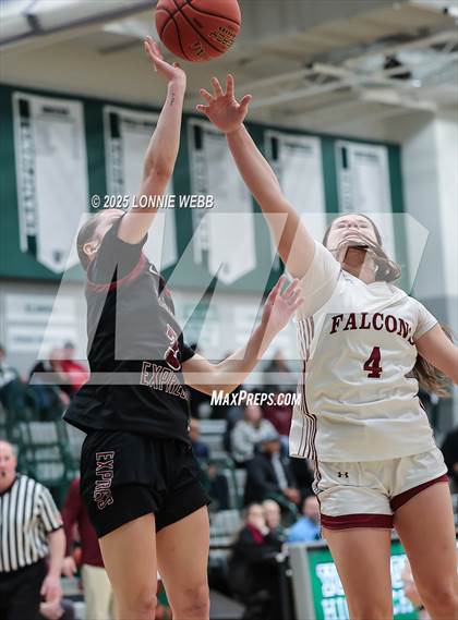 Thumbnail 2 in Elmira vs. Albertus Magnus (NYSPHSAA Class AAA Regional Semifinal) photogallery.