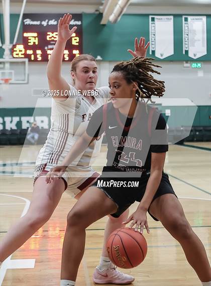 Thumbnail 3 in Elmira vs. Albertus Magnus (NYSPHSAA Class AAA Regional Semifinal) photogallery.