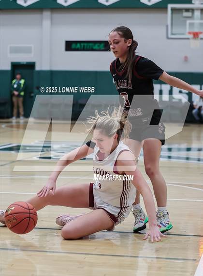 Thumbnail 1 in Elmira vs. Albertus Magnus (NYSPHSAA Class AAA Regional Semifinal) photogallery.
