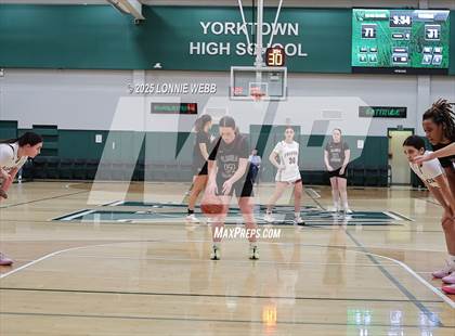 Thumbnail 2 in Elmira vs. Albertus Magnus (NYSPHSAA Class AAA Regional Semifinal) photogallery.