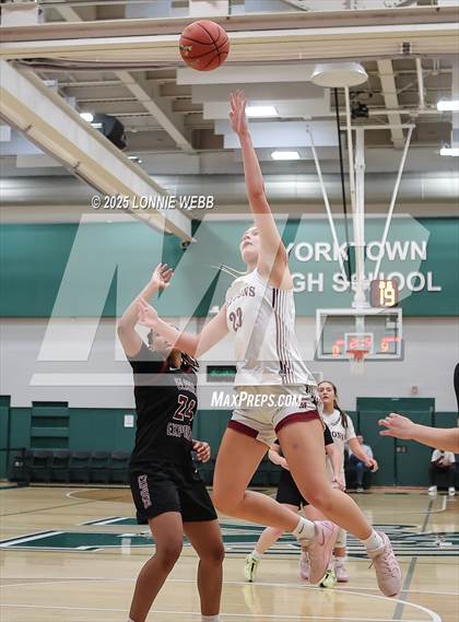 Thumbnail 2 in Elmira vs. Albertus Magnus (NYSPHSAA Class AAA Regional Semifinal) photogallery.
