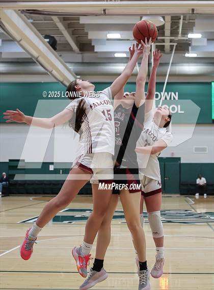 Thumbnail 3 in Elmira vs. Albertus Magnus (NYSPHSAA Class AAA Regional Semifinal) photogallery.
