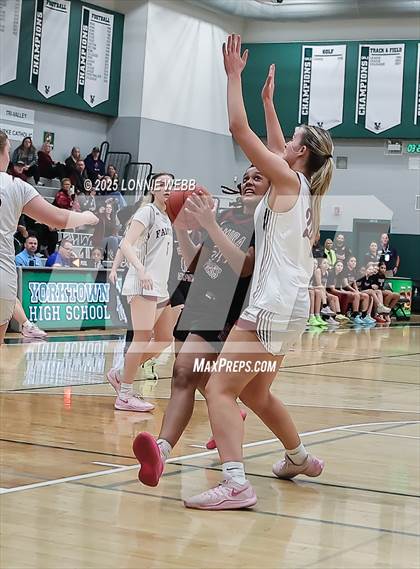 Thumbnail 3 in Elmira vs. Albertus Magnus (NYSPHSAA Class AAA Regional Semifinal) photogallery.