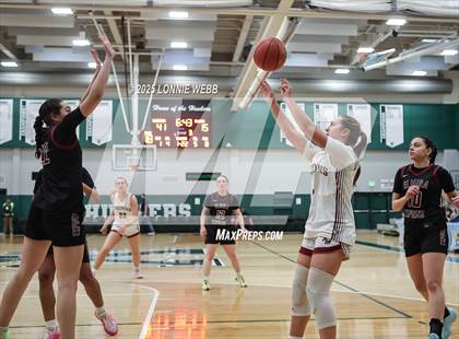 Thumbnail 3 in Elmira vs. Albertus Magnus (NYSPHSAA Class AAA Regional Semifinal) photogallery.