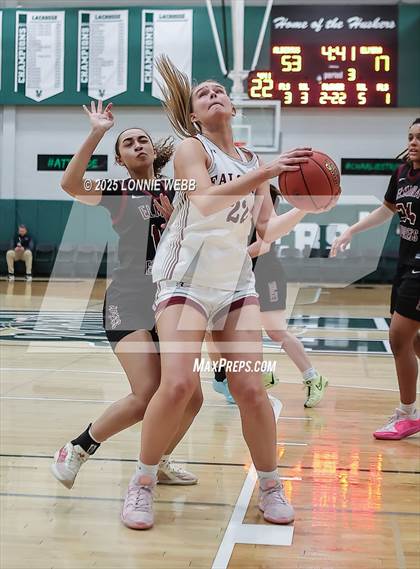 Thumbnail 2 in Elmira vs. Albertus Magnus (NYSPHSAA Class AAA Regional Semifinal) photogallery.