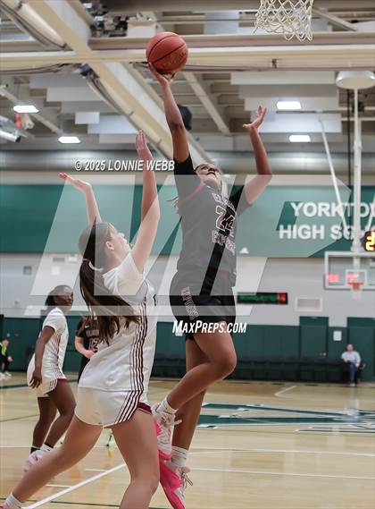 Thumbnail 2 in Elmira vs. Albertus Magnus (NYSPHSAA Class AAA Regional Semifinal) photogallery.